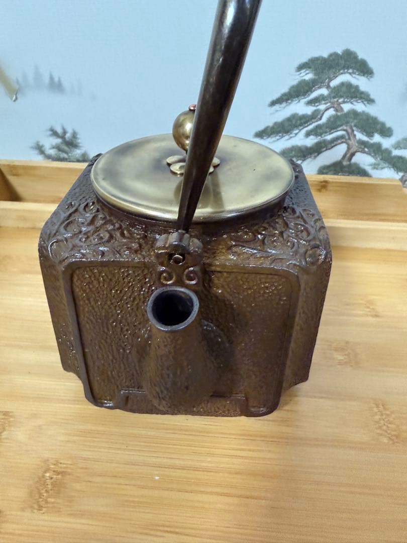 時代物　鉄瓶 浮彫りデザイン