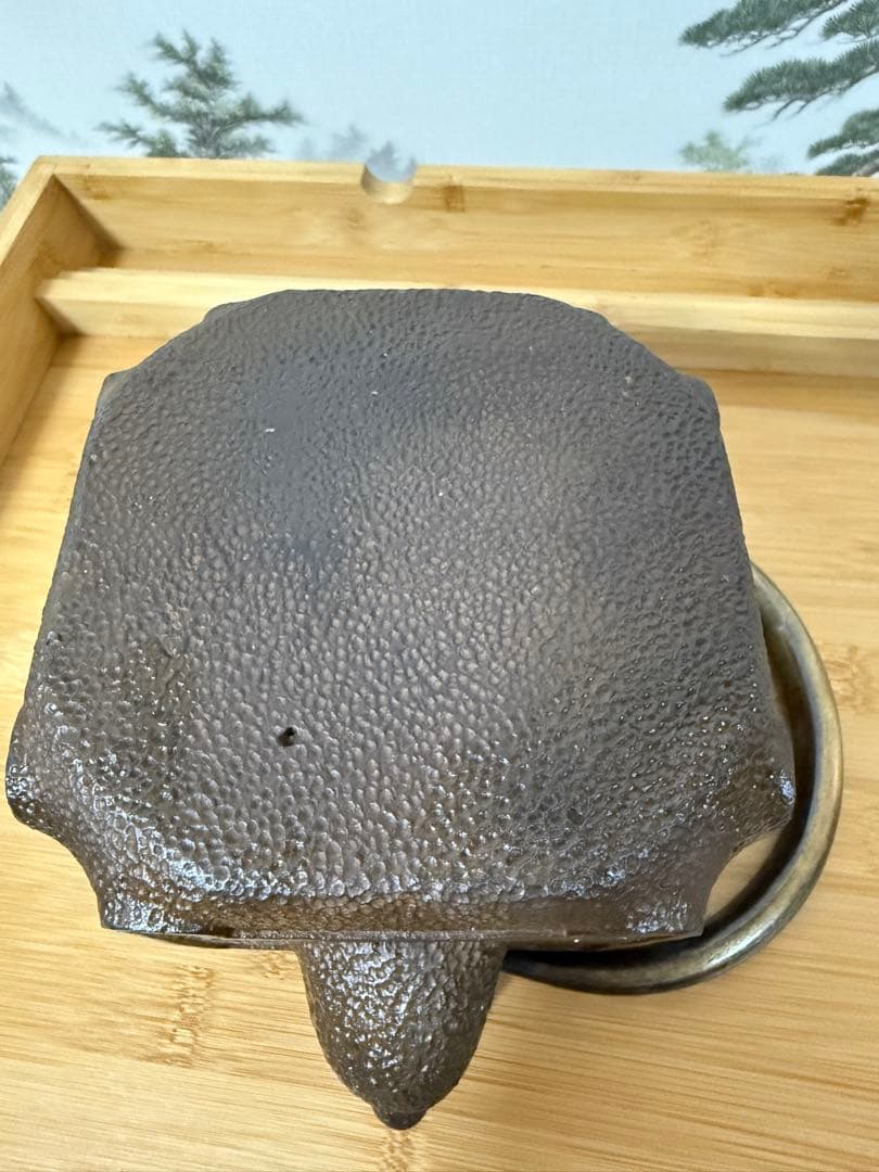 時代物　鉄瓶 浮彫りデザイン