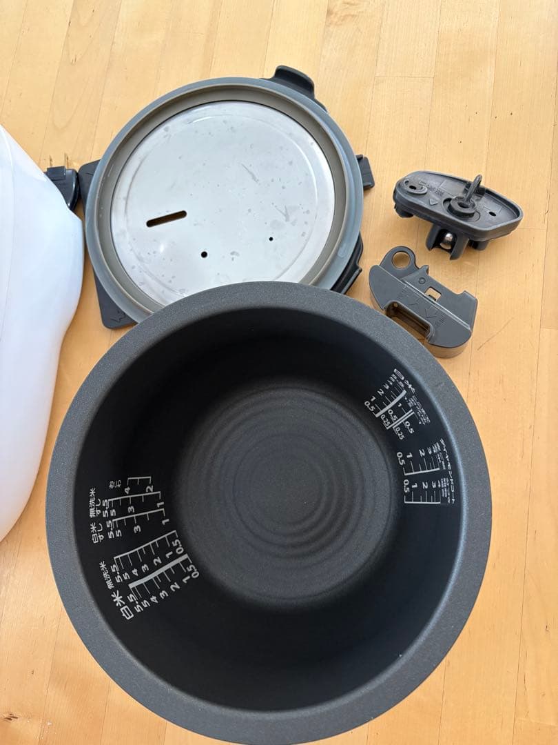 TOSHIBA 真空圧力IH炊飯器 RC-10VST ジャンク品
