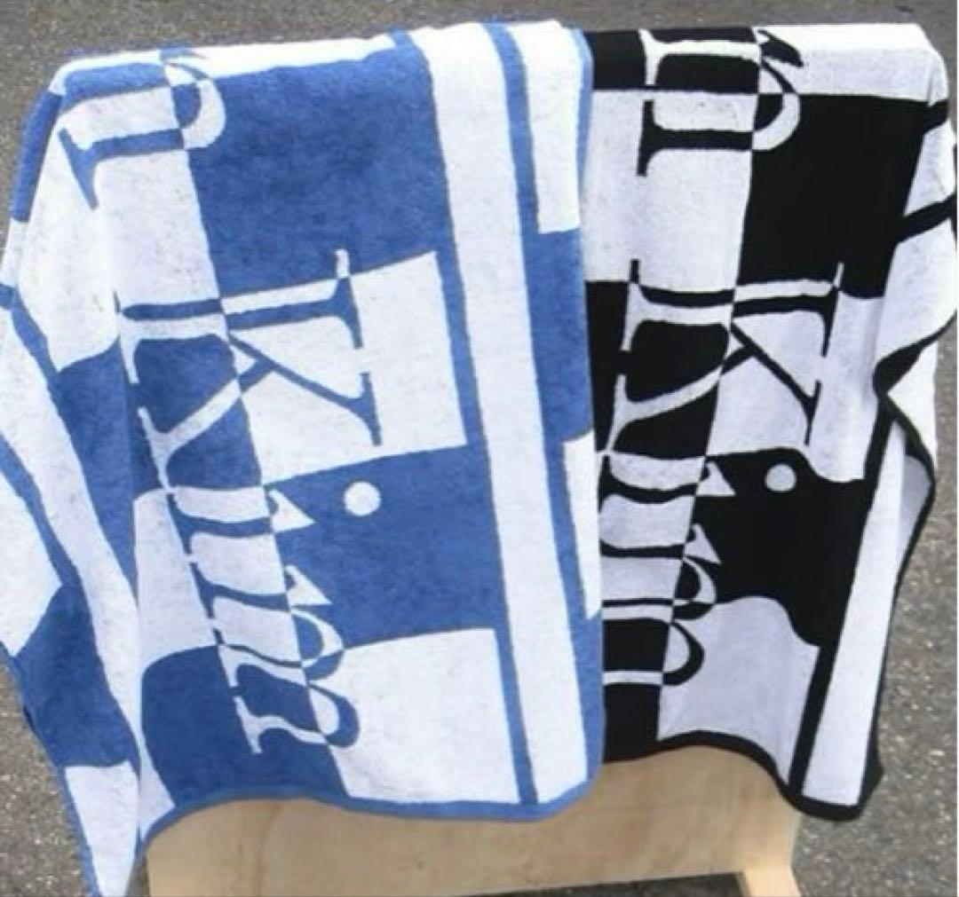 タオル MATIN KIM LOGO CHECKBOARD BEACH TOWEL