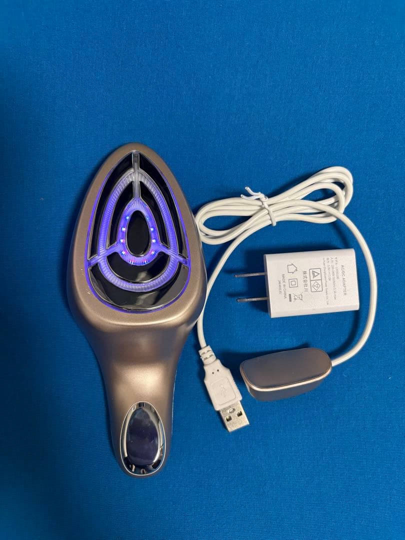 IKKOプロデュース MEラボンエクラ Éclat 美顔器 ゴールド 充電器付き