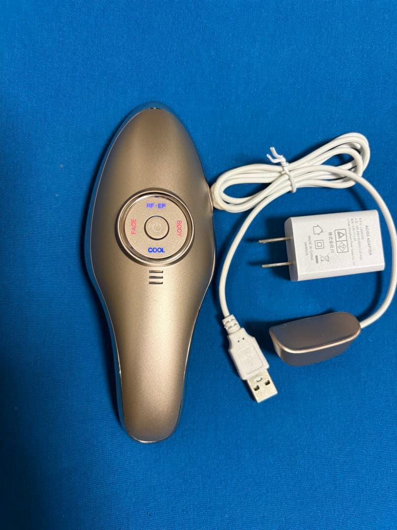 IKKOプロデュース MEラボンエクラ Éclat 美顔器 ゴールド 充電器付き