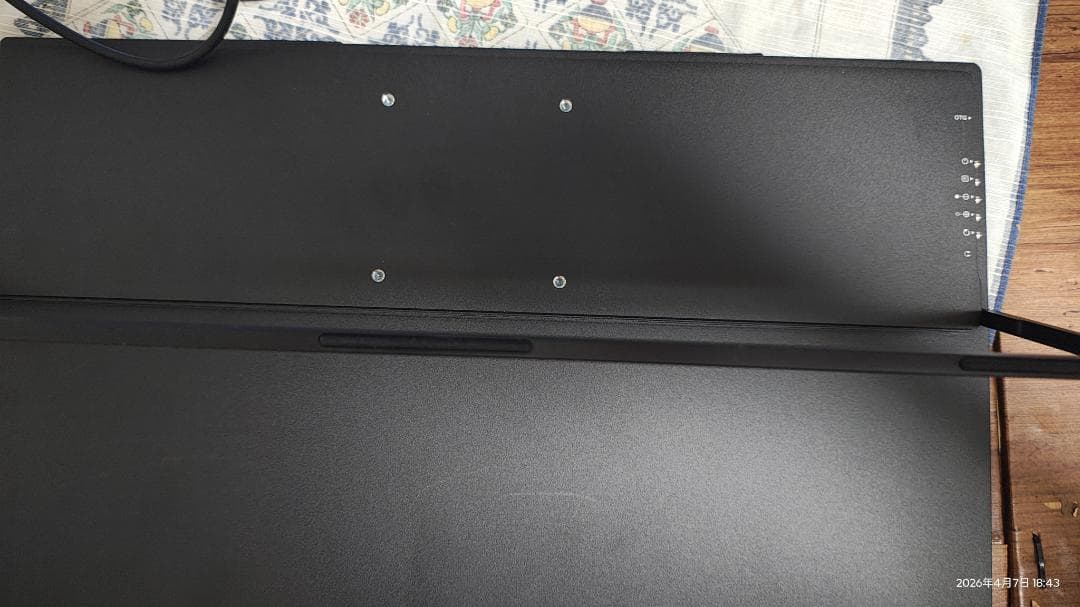 18.4インチ、４Kモバイルモニター