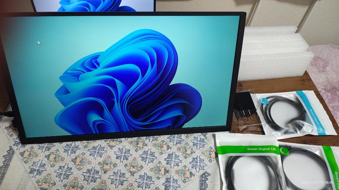 18.4インチ、４Kモバイルモニター