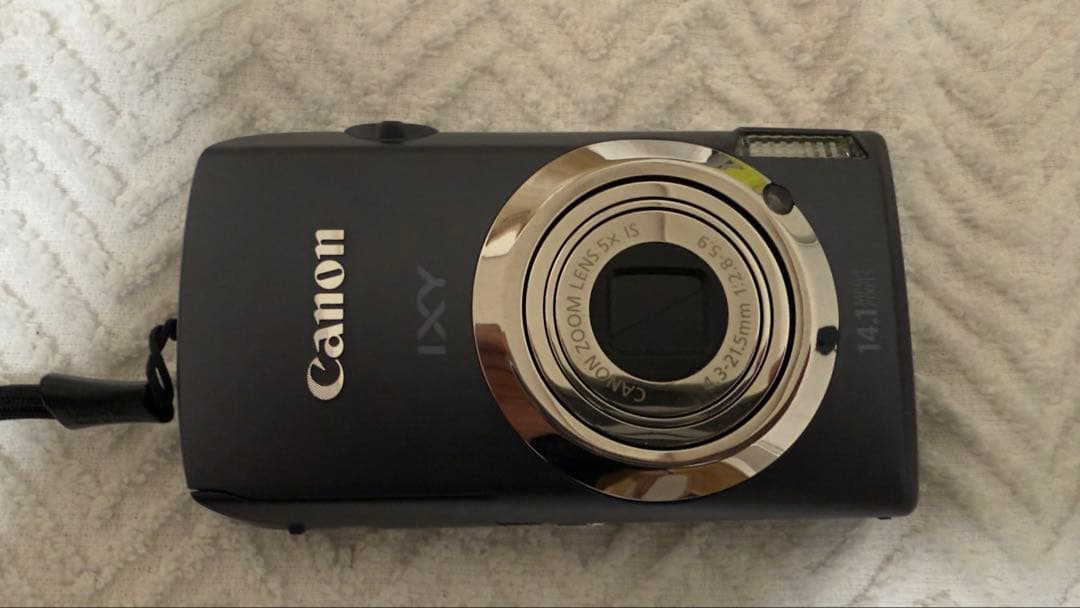 Canon IXY 10S デジタルカメラ 本体と付属品