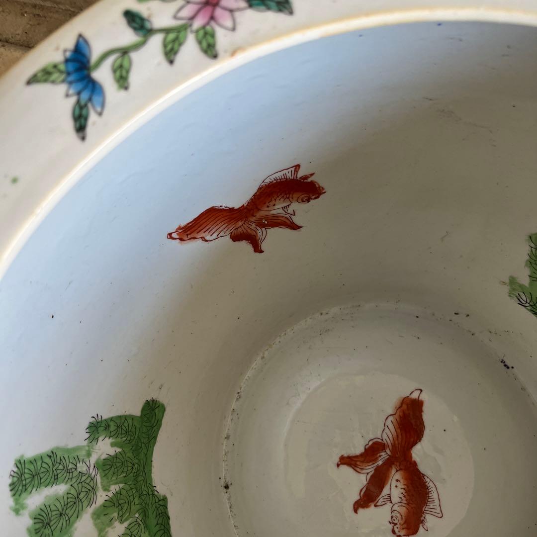 最終処分特価伊万里金魚が泳ぐ絵柄十錦手火鉢大睡蓮鉢金魚鉢カラフルな色合い絵柄の良