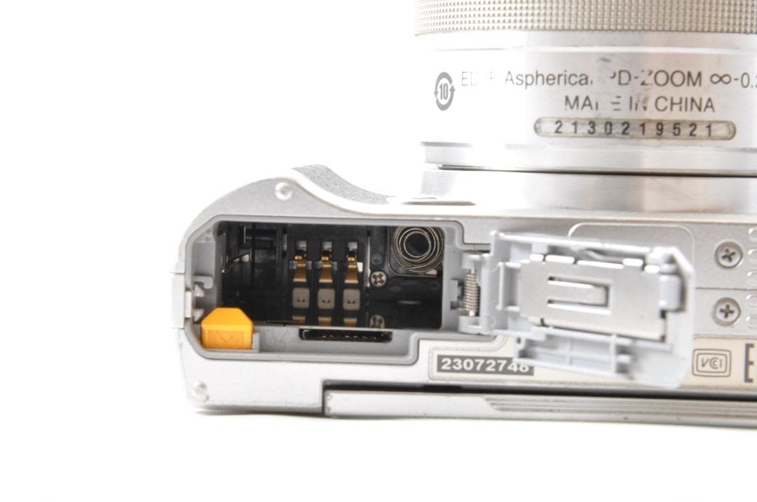 ■ 美品 ■ ニコン　Nikon 1 J5 レンズキット ≪16GBカード付≫