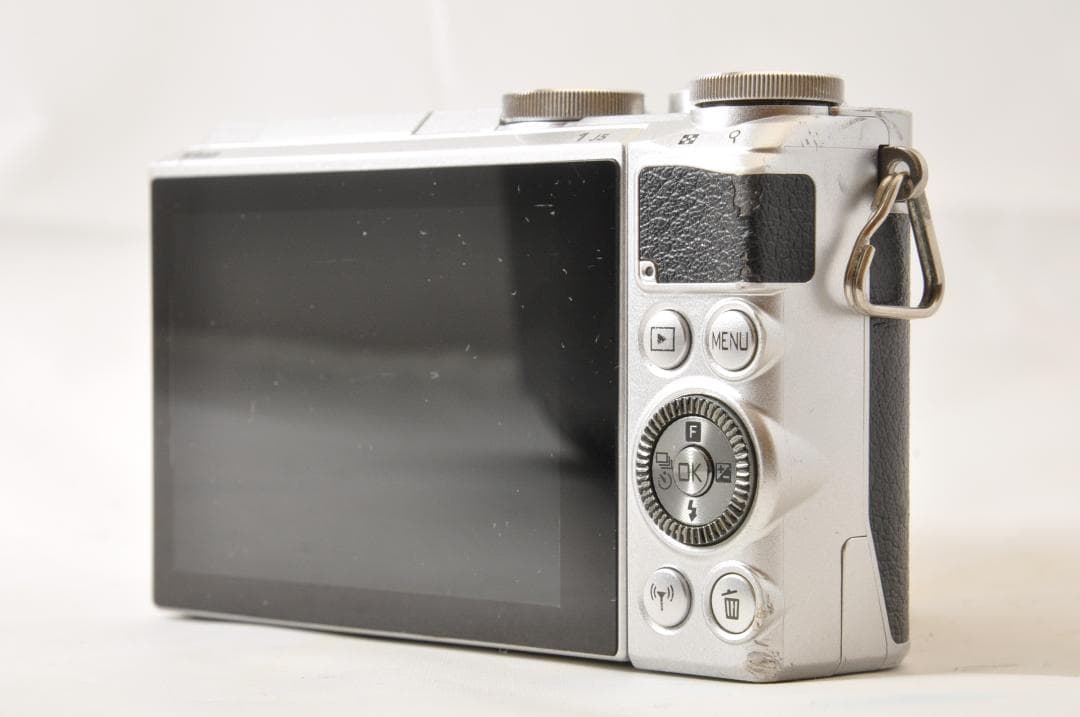 ■ 美品 ■ ニコン　Nikon 1 J5 レンズキット ≪16GBカード付≫