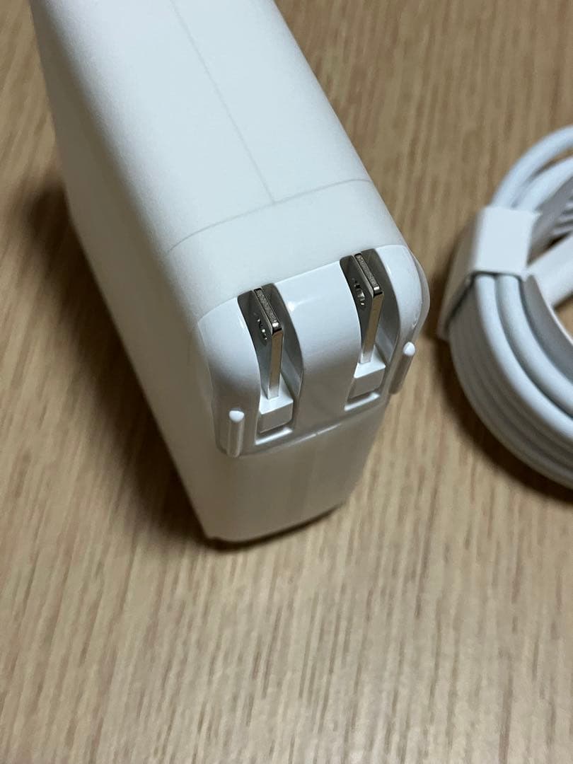 MacBook Pro 61W ACアダプター type-c ポートとCケーブル