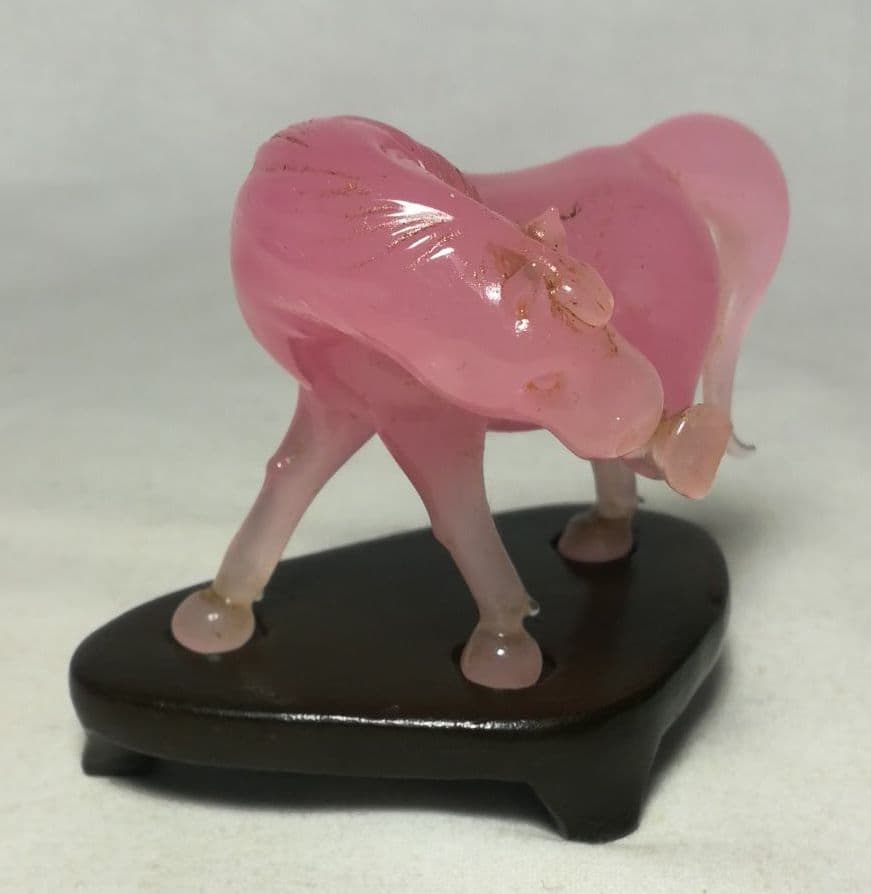 ピンククォーツ　水晶　馬　台座付　置物