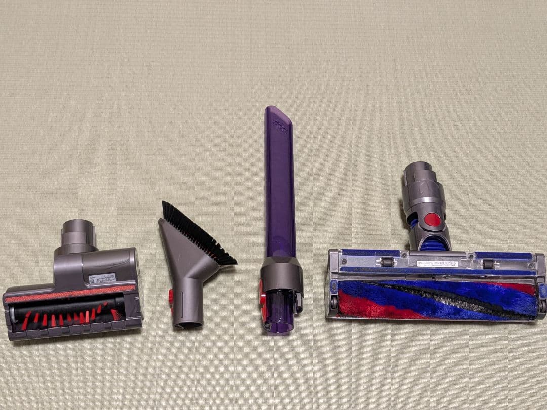 【スタンド付】Dyson V8 Slim Fluffy