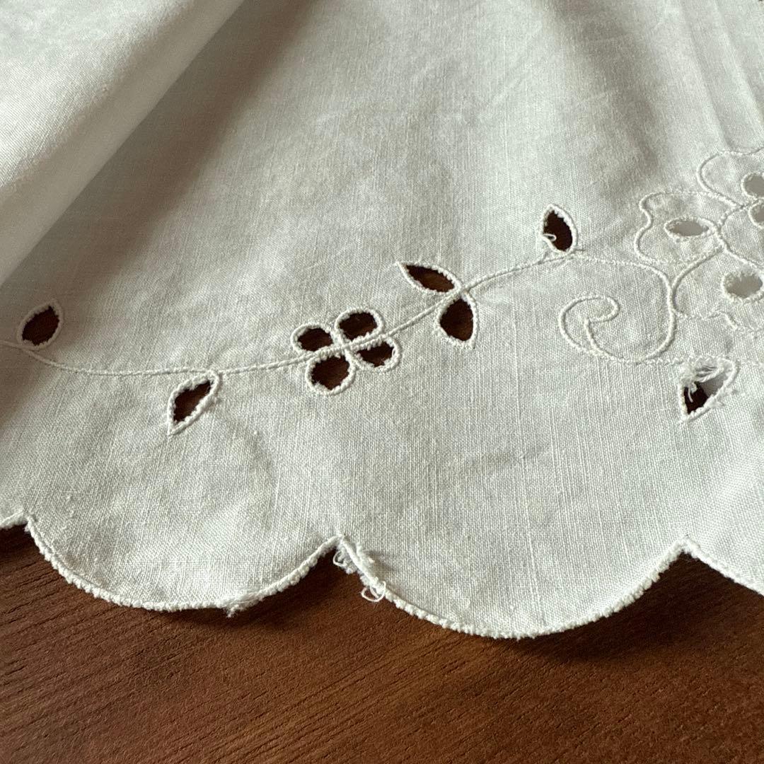フランスアンティークஐ⋆*スカラップの花柄刺繍のクロス