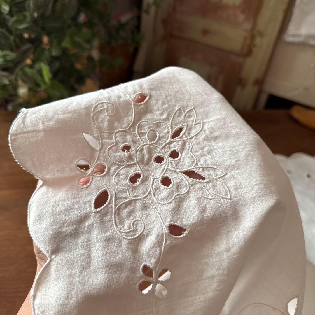 フランスアンティークஐ⋆*スカラップの花柄刺繍のクロス