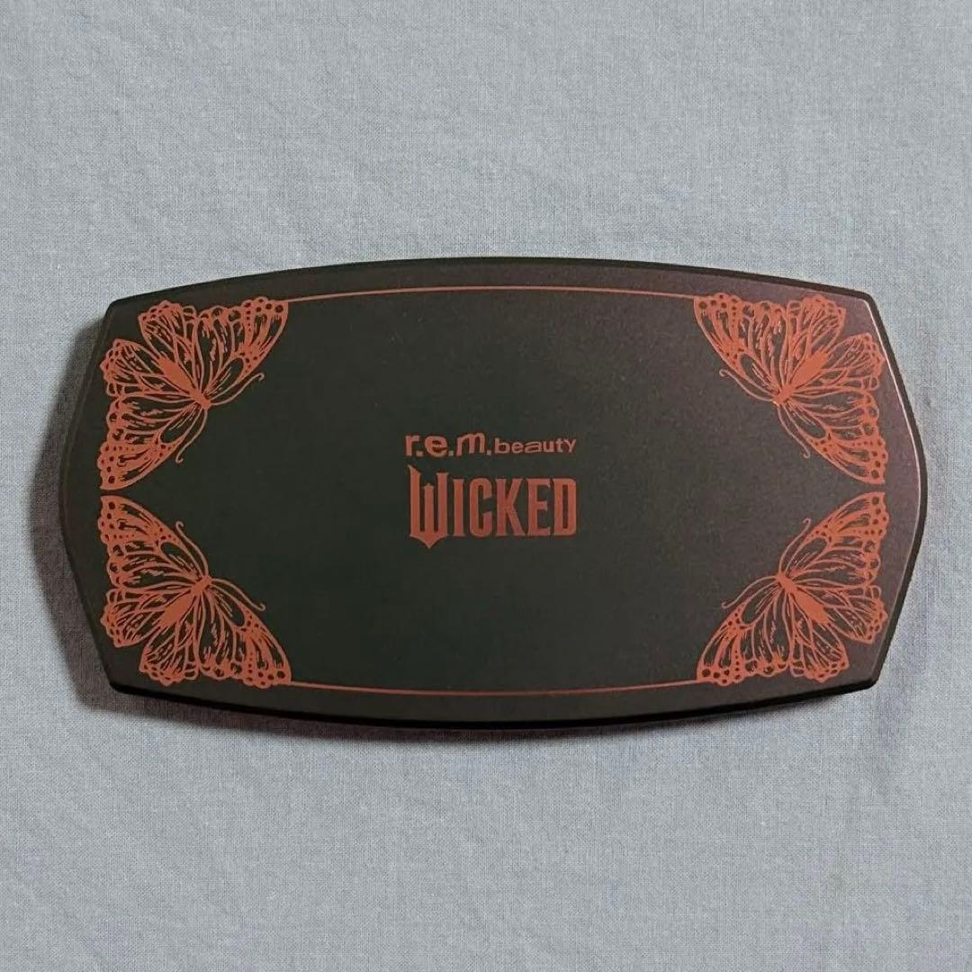 r.e.m.beauty Wicked For Good アイシャドウ パレット