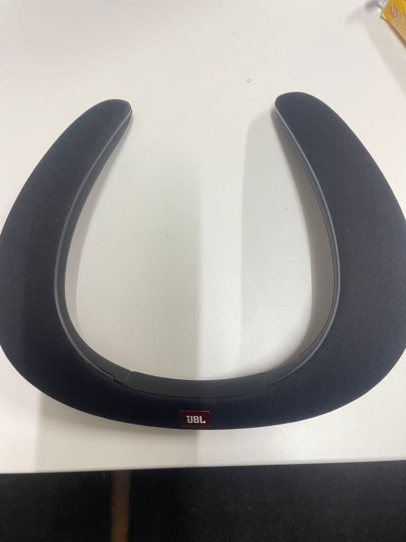 メーカー:JBL 型番: SOUNDGEAR 品名:ウェアラブルネックスピーカー