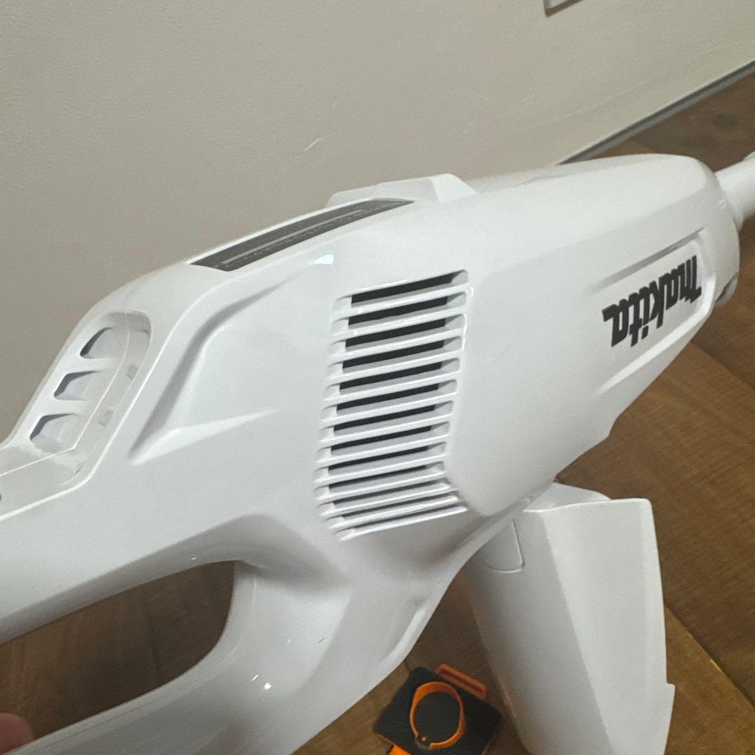 美品　マキタ 掃除機　CL107FD コードレス