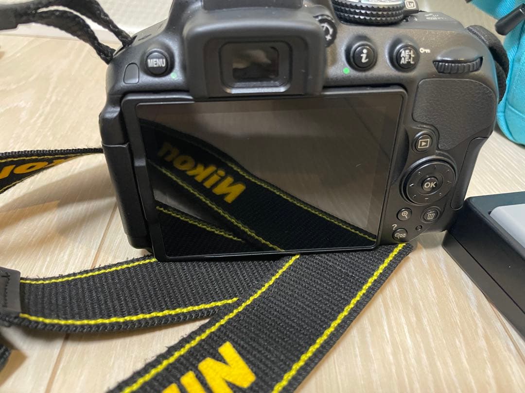 Nikon D5300デジタル一眼レフカメラ レンズ3本付き