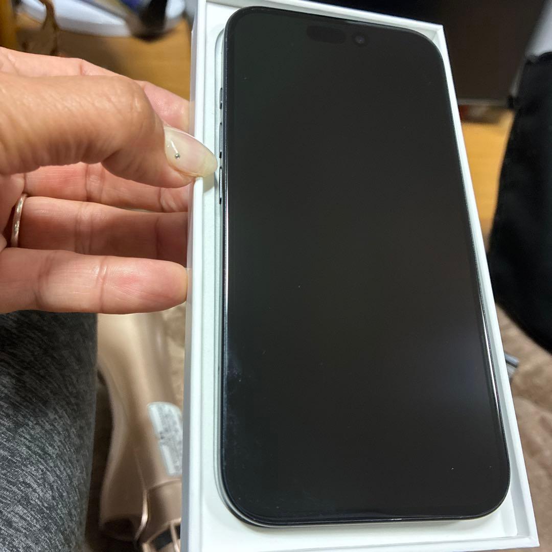 ジャンク品！部品取り　Apple iPhone 16 ブラック 本体