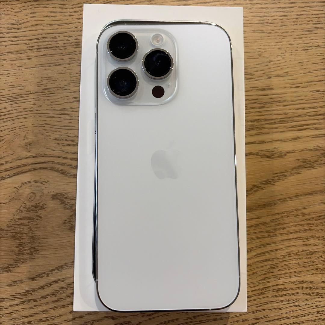 Apple iPhone 14 Pro シルバー　本体　256g