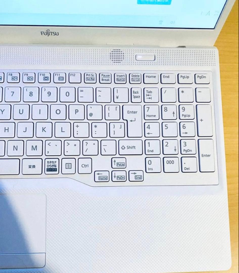 【ほぼ新品】Fujitsu ノートPC 15.6インチ FMV Lite