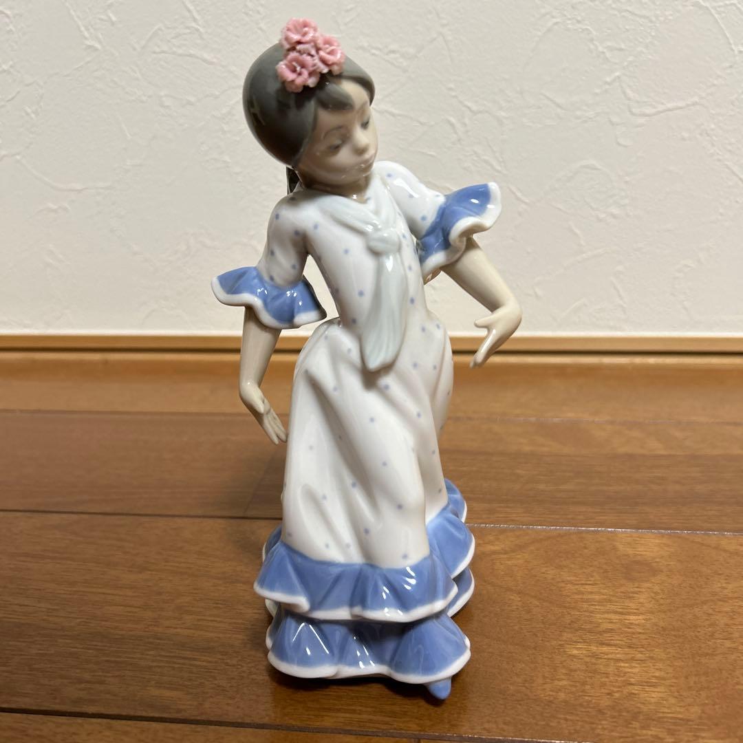 LLADROフラメンコを踊る少女の陶器置物