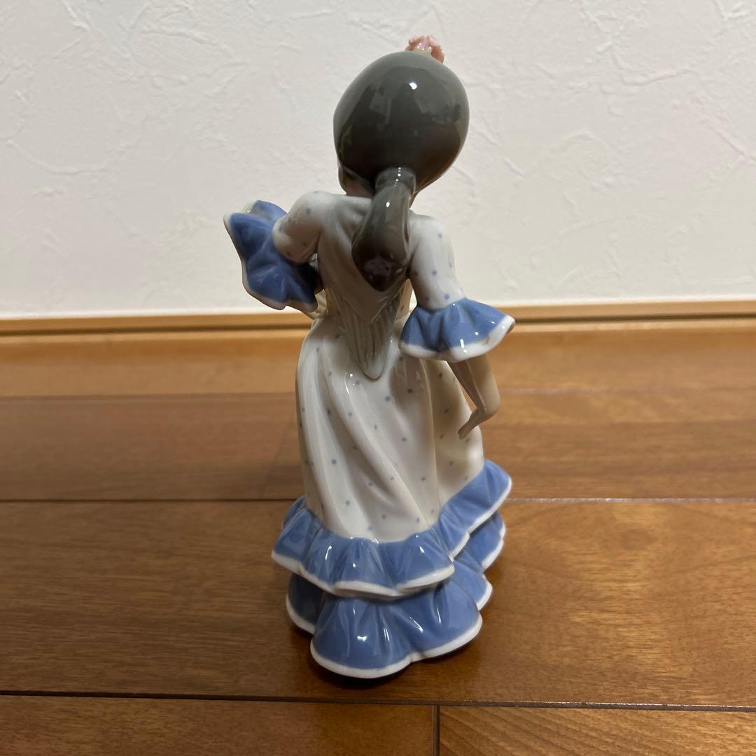 LLADROフラメンコを踊る少女の陶器置物