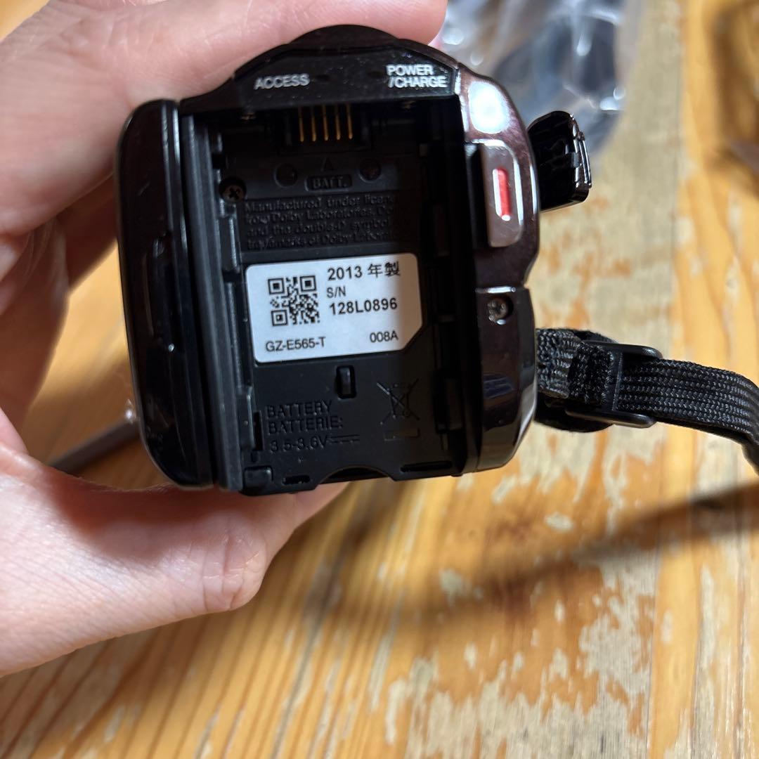 JVCビデオカメラ エブリオ　GZ-565-T ブラウン