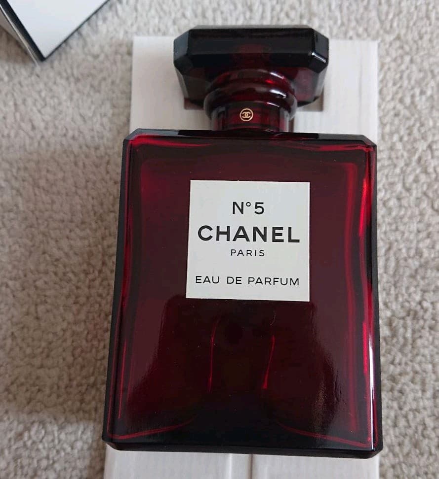 シャネル N°5 オードゥ パルファム(ヴァポリザター)特別限定品 100ml
