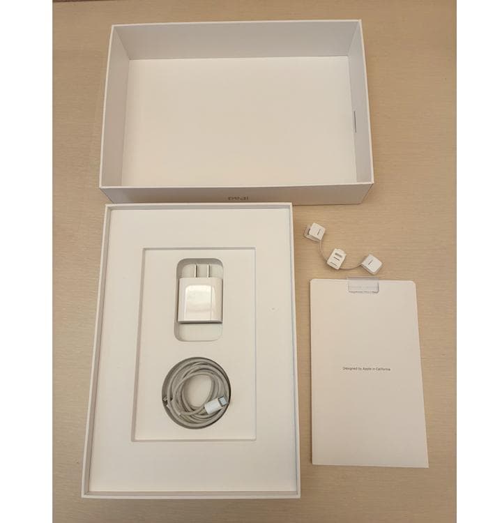 Apple iPad (第9世代) 64GB シルバー WiFiモデル 本体