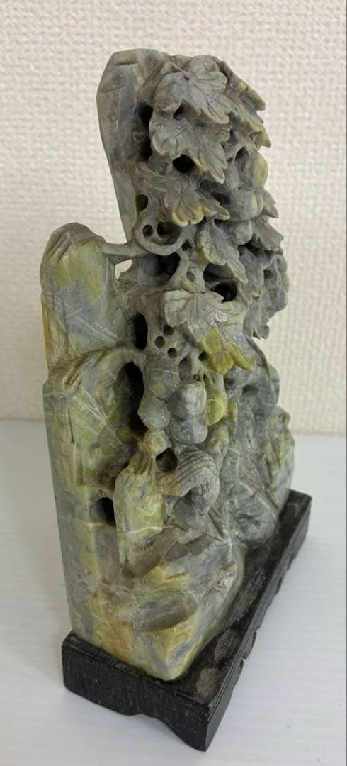 中国美術 古玩 細密彫刻 ぶどうとリス 石置物