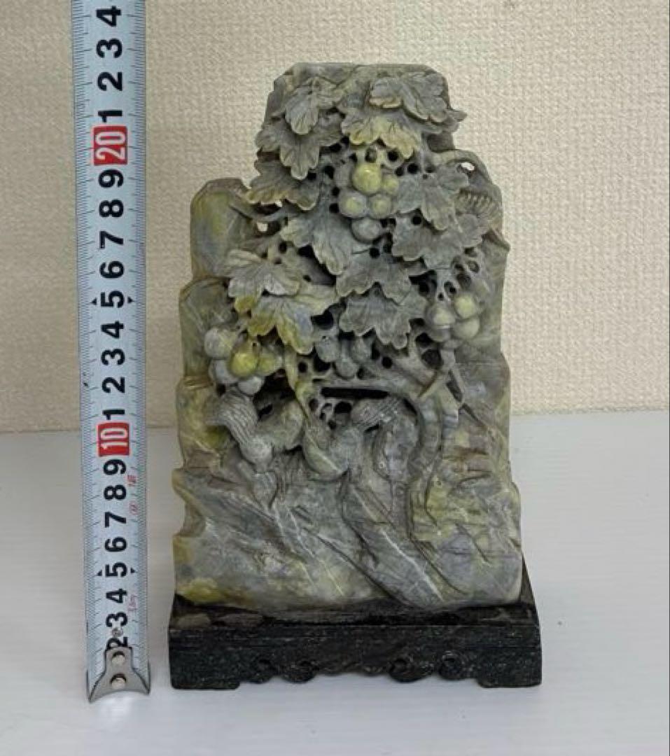 中国美術 古玩 細密彫刻 ぶどうとリス 石置物