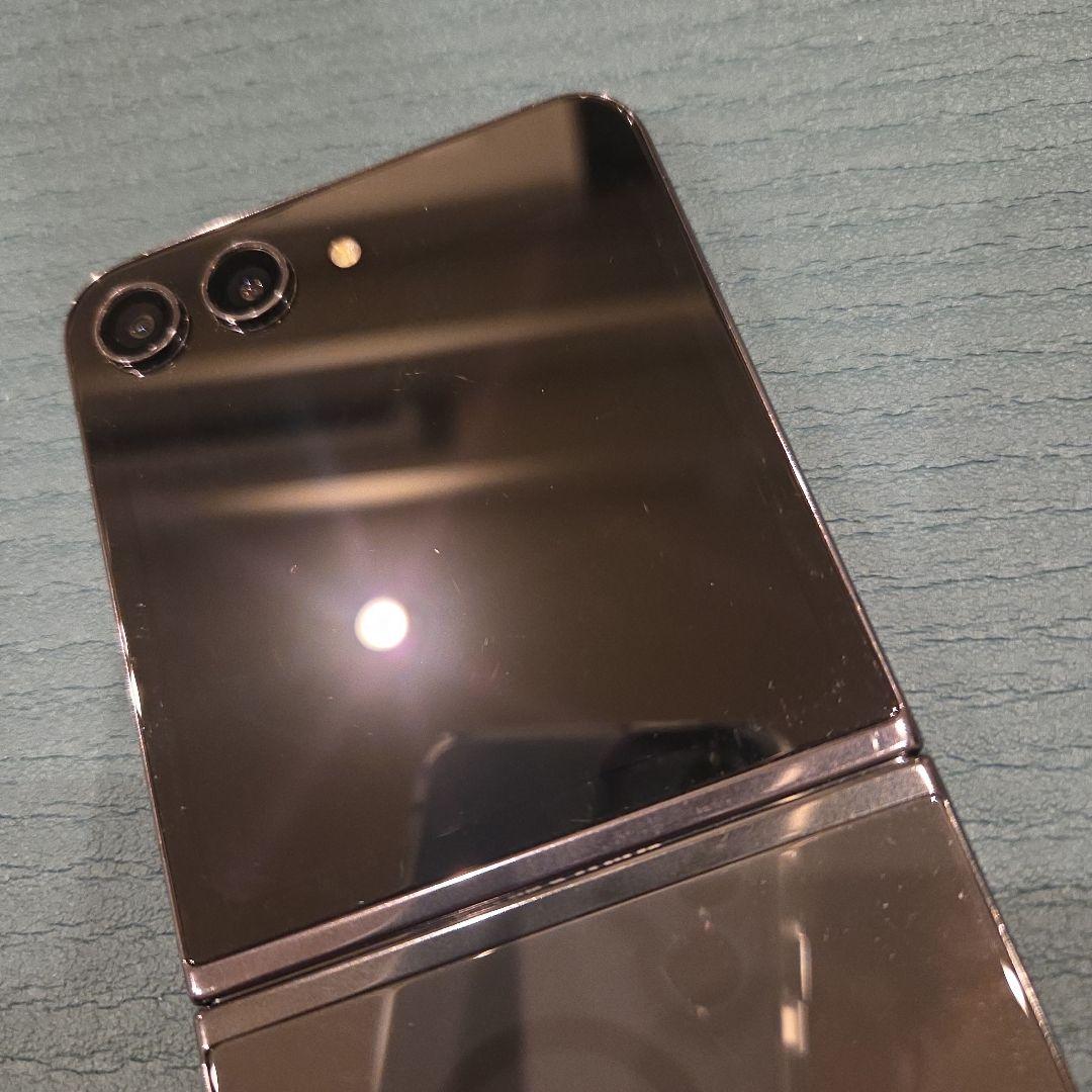 Samsung Galaxy Z Flip5 本体 + ケース + 充電ケーブル