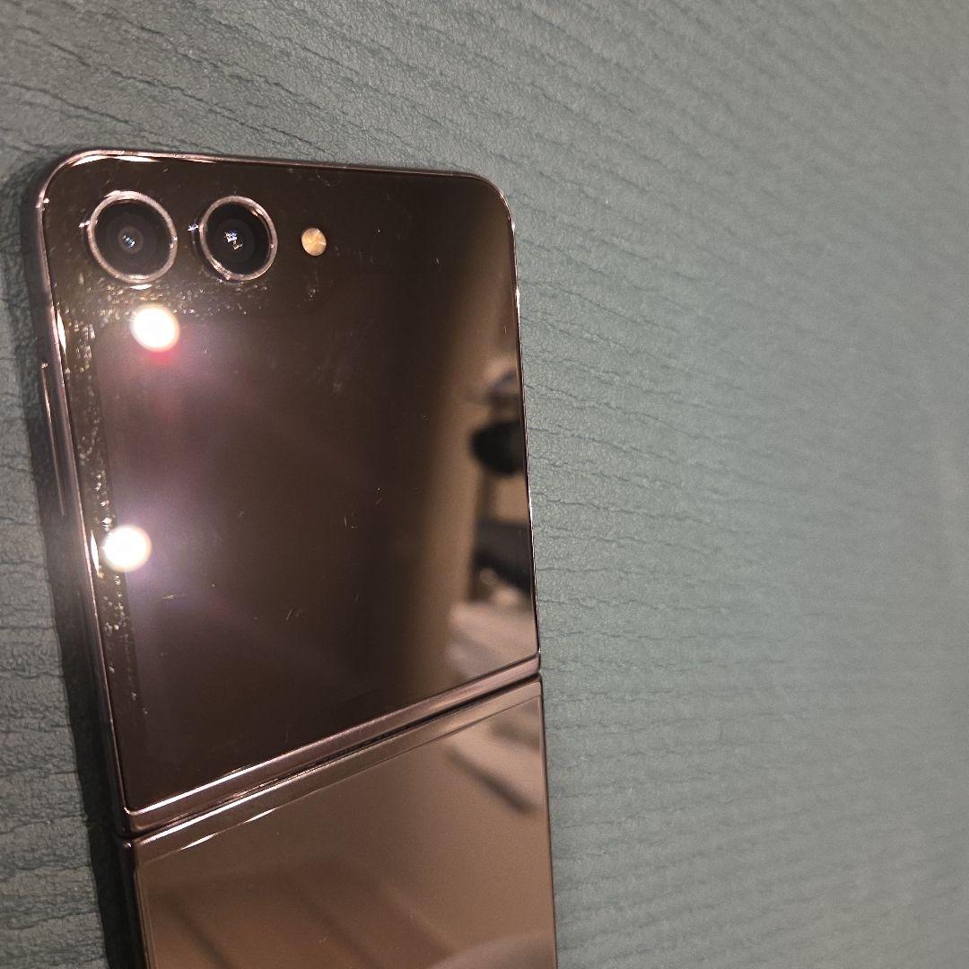 Samsung Galaxy Z Flip5 本体 + ケース + 充電ケーブル