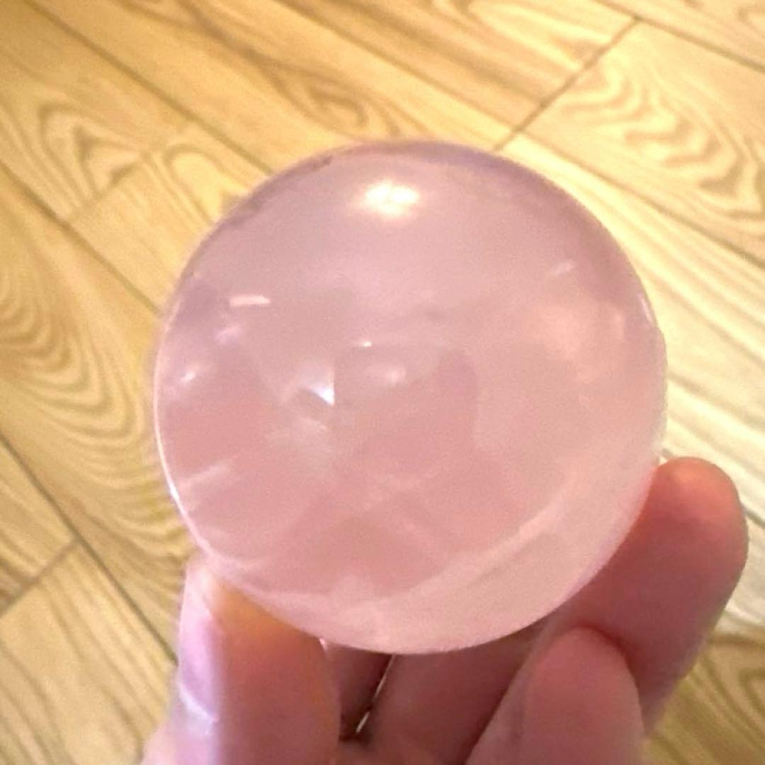 ローズクォーツ　虹　スフィア　118.4g4.4㎝　ジェミーローズ　紅水晶
