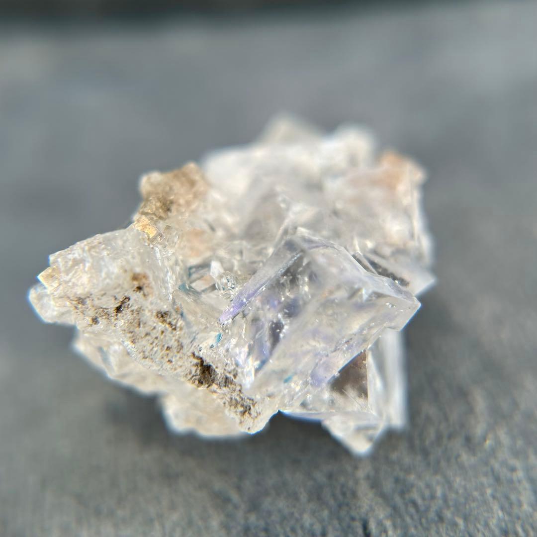 ハライト／15g／ドイツ・メルカース産／ブルー&ライラック内包／鉱物標本