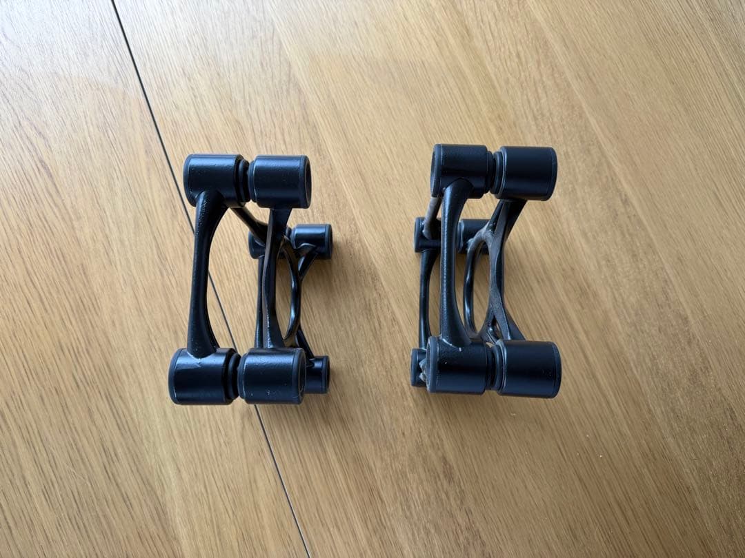 ISO Acoustics/Aperta Black スピーカースタンド　ペア