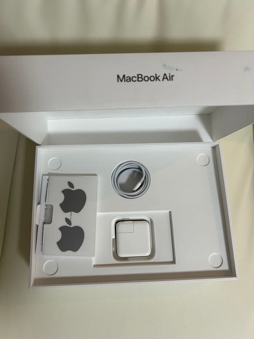 M1 MacBook Air 13インチ　メモリ8GB 256GB