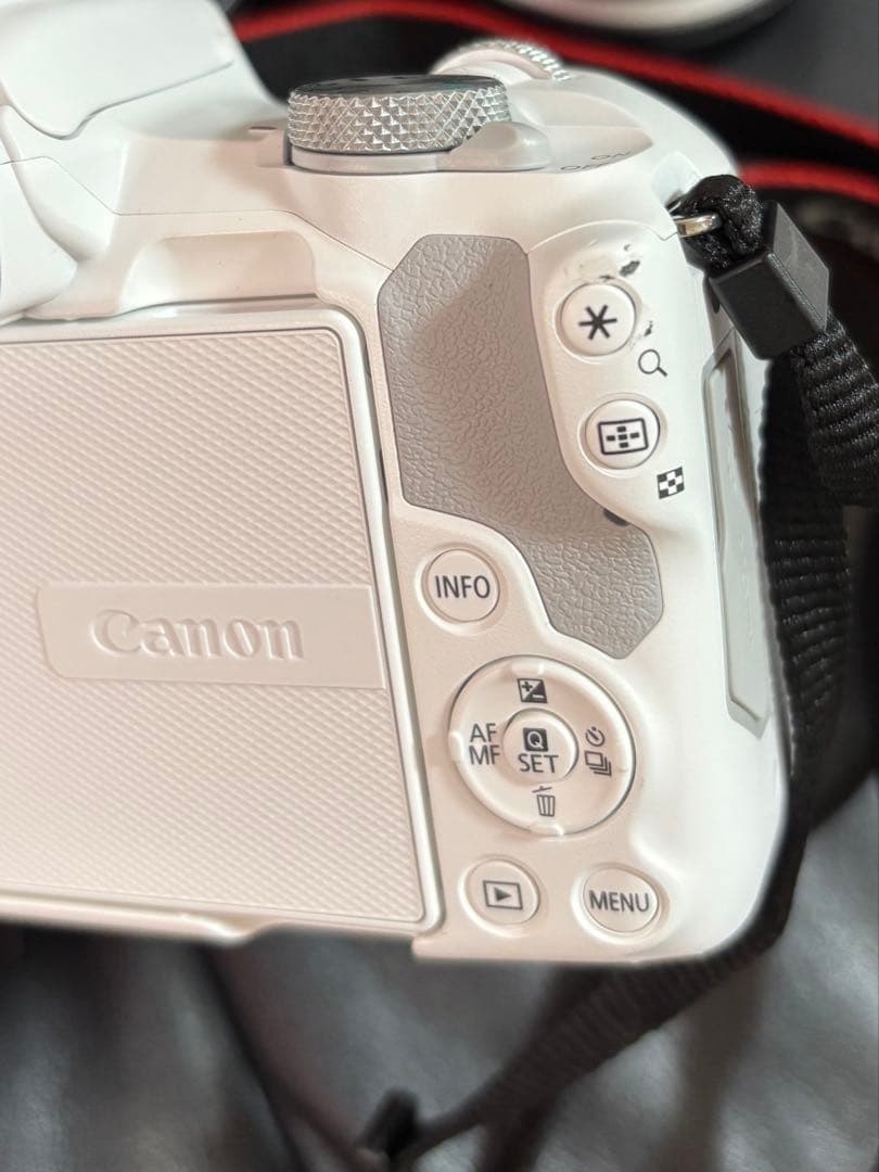 Canon EOS R50 ダブルズームキット（ホワイト）