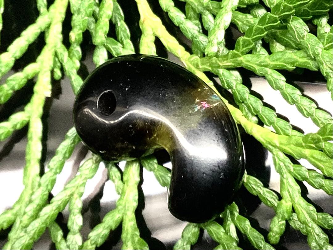 ✳メルカリ初出品‼️レモンスモーキー水晶勾玉 ルチル*虹入り　皆無の1個 本物保証