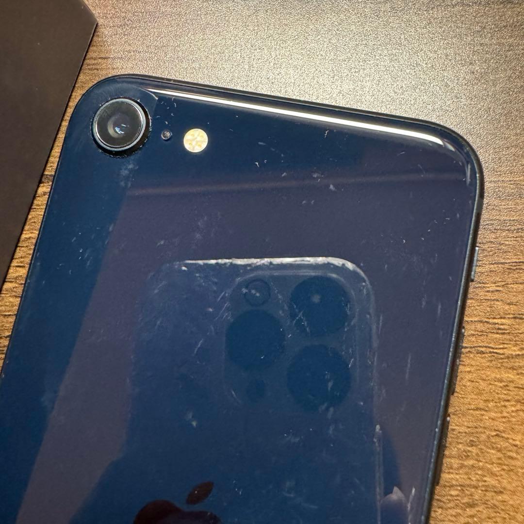 Apple iPhone SE 第３世代 ミッドナイト 64GB 82% 美品