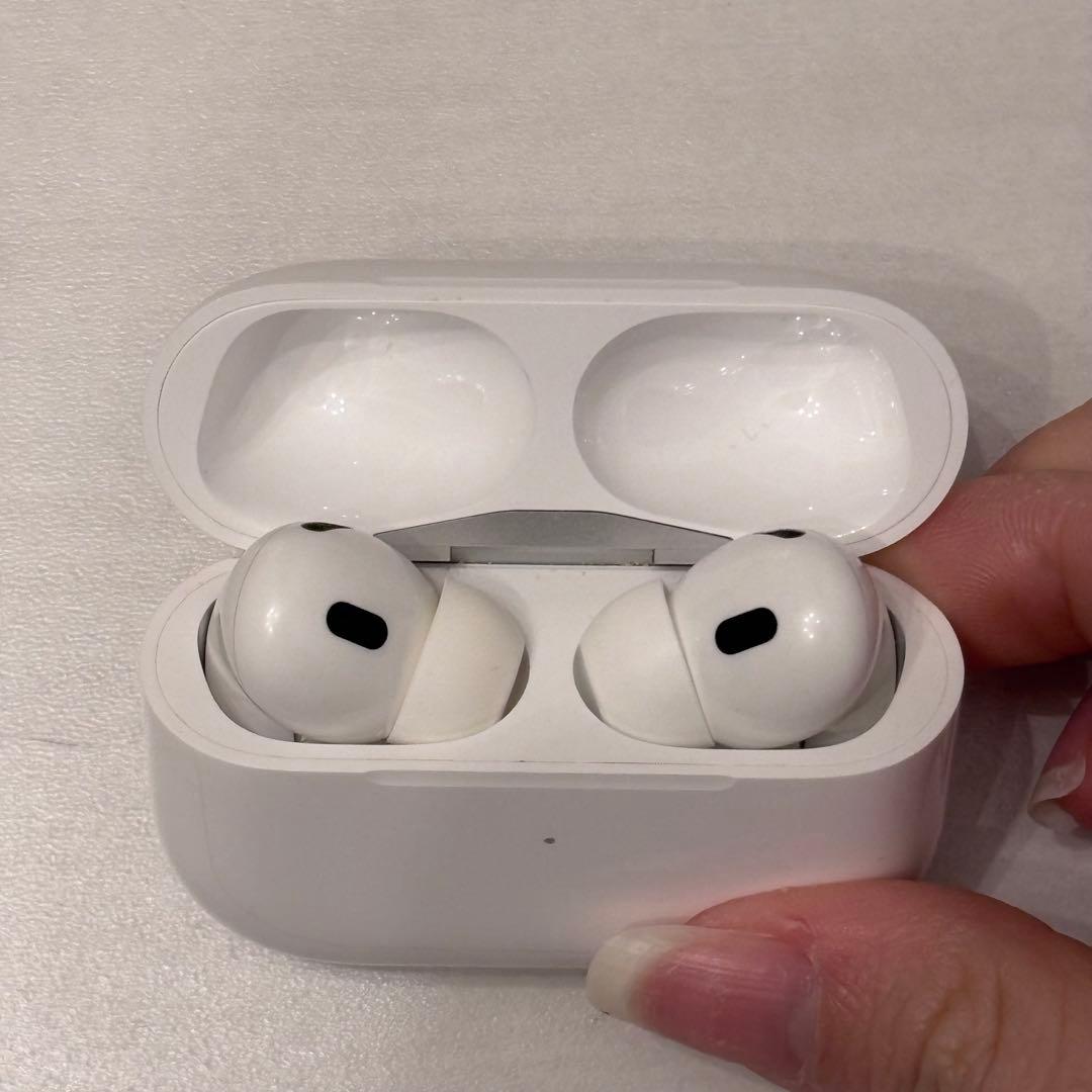 Apple AirPods Pro 2 Lightningタイプ ケース付き
