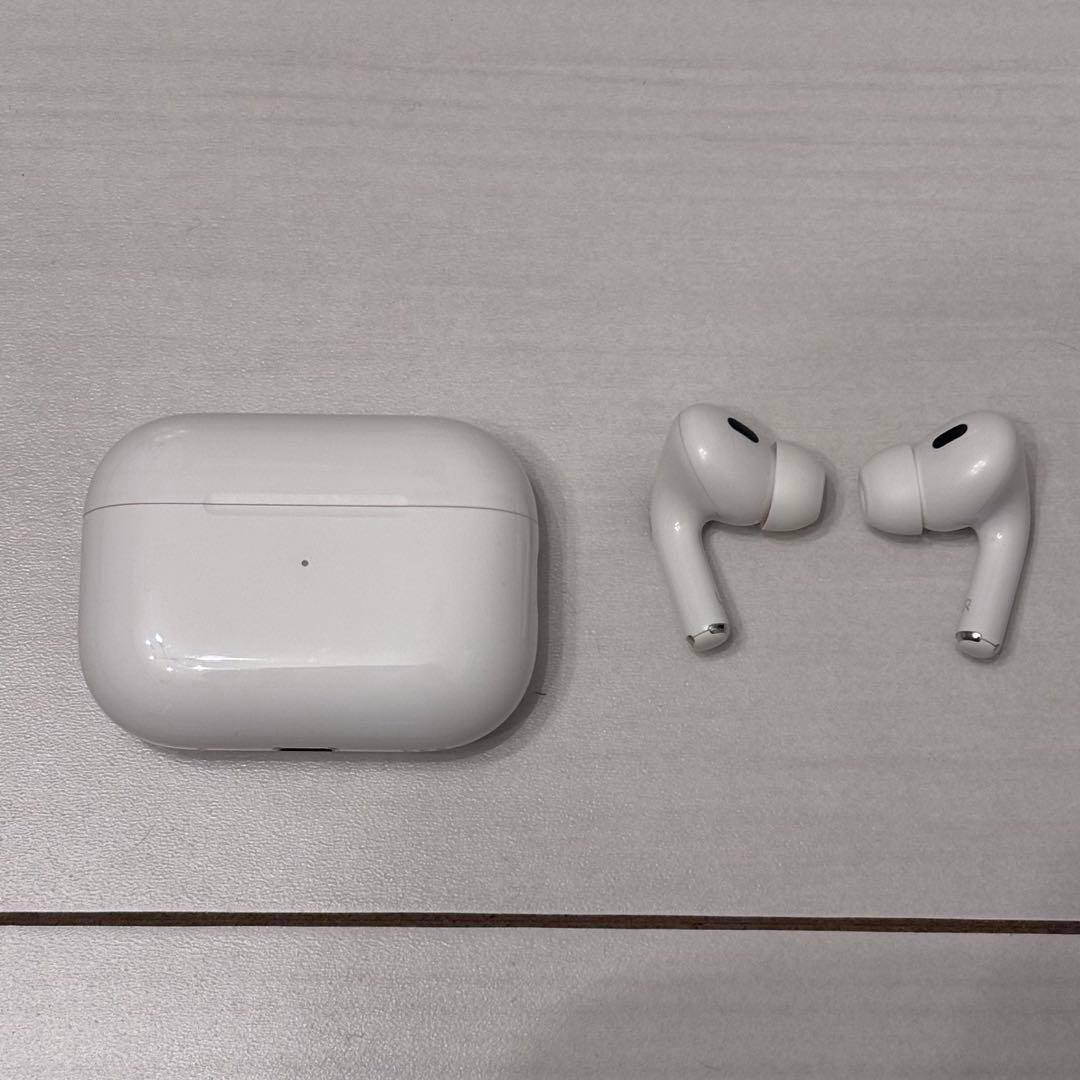 Apple AirPods Pro 2 Lightningタイプ ケース付き