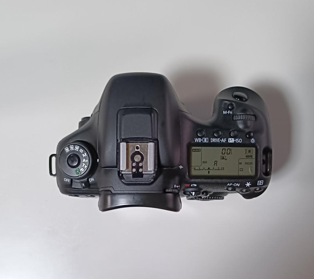 Canon EOS 7D Mark II【外箱、付属品すべて有り】オマケ5つ付き
