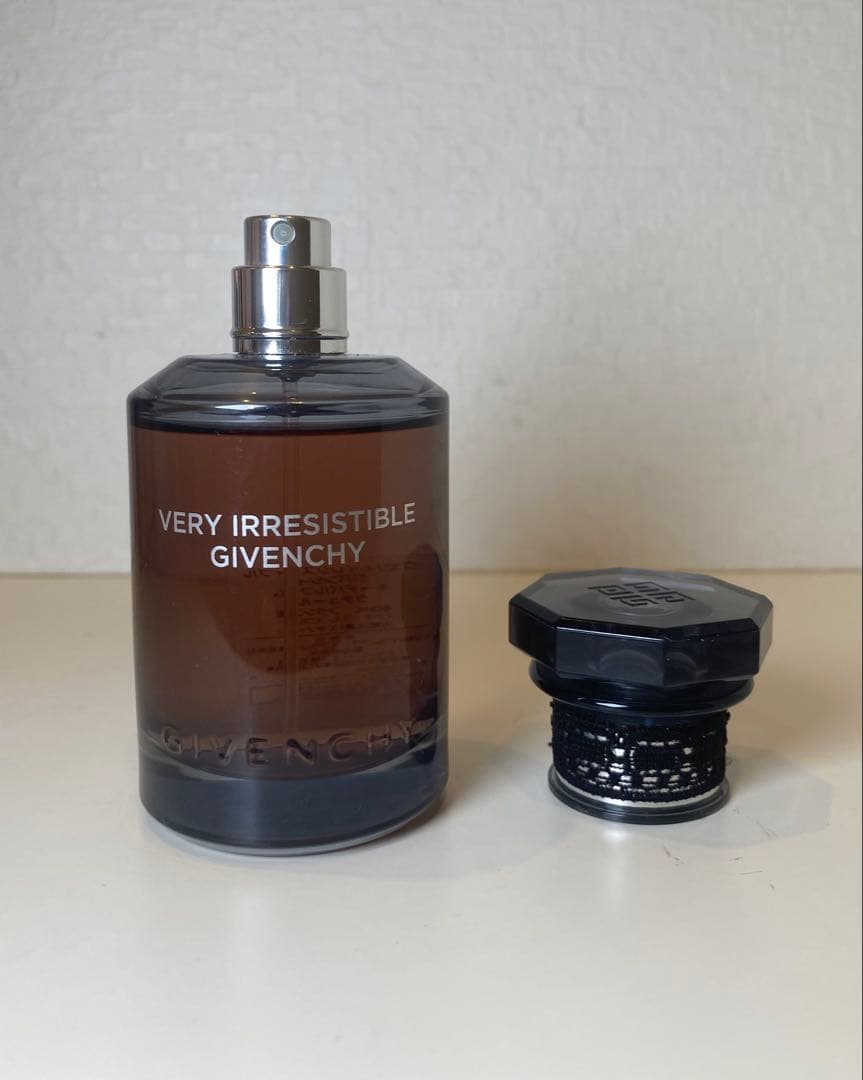 【限定品60mlほぼ未使用】ジバンシー ヴェリィ イレジスティブル クチュール