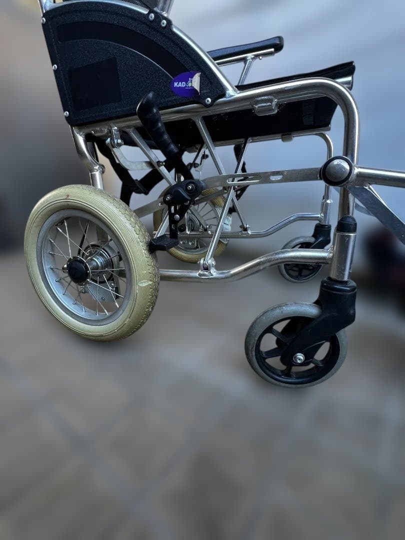 ＜24h以内に発送＞カドクラ　介助用車椅子