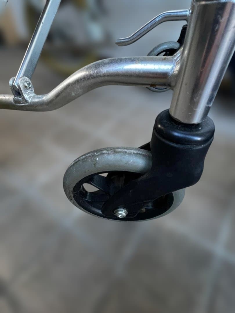 ＜24h以内に発送＞カドクラ　介助用車椅子