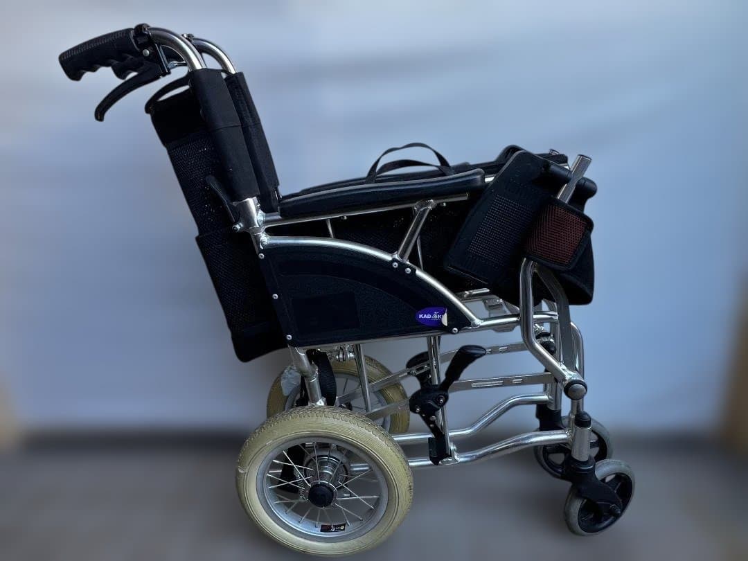 ＜24h以内に発送＞カドクラ　介助用車椅子