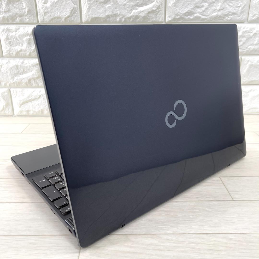 富士通 第8世代i7 新品SSD512＋HDD1T メモリ16 ノートパソコン.