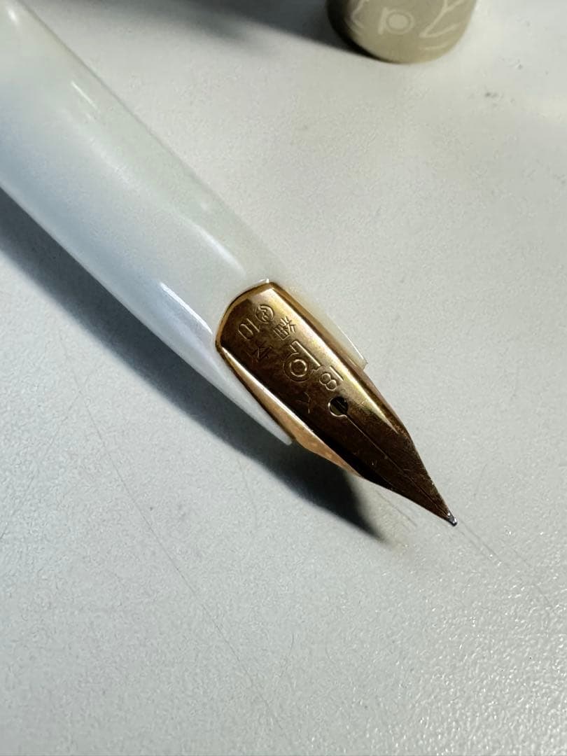 Q187廃盤万年筆 PLATINUM ペン先18K刻印 唐草模様 ビンテージ
