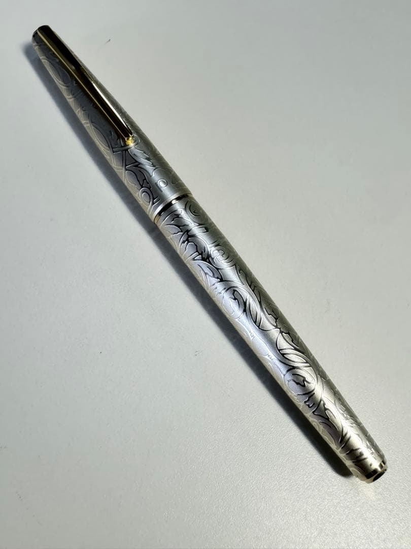 Q187廃盤万年筆 PLATINUM ペン先18K刻印 唐草模様 ビンテージ